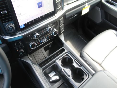 New 2026 Ford F250 Lariat w/ Black Appearance Package AWD/4WD image 21