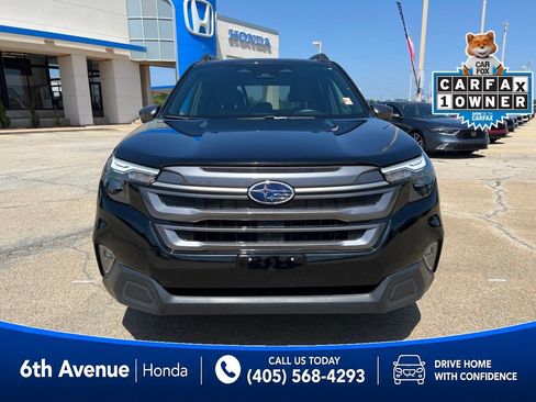 Used 2025 Subaru Forester Premium AWD/4WD image 2