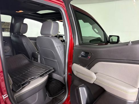 Used 2026 Chevrolet Colorado ZR2 w/ Technology Package image 33