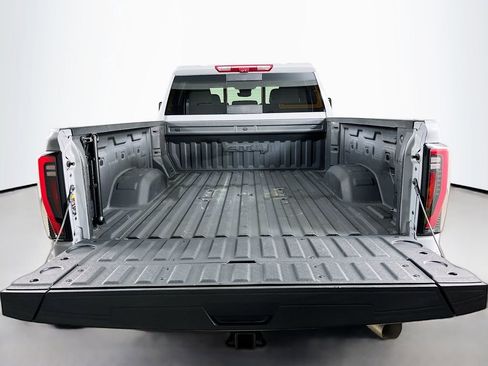 Used 2024 GMC Sierra 2500 AT4 w/ Technology Package AWD/4WD image 10