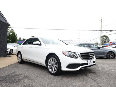 Used 2019 Mercedes-Benz E 300 4MATIC image 3