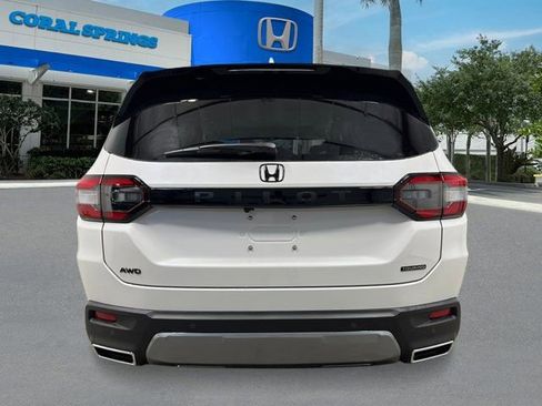 New 2026 Honda Pilot Touring image 4
