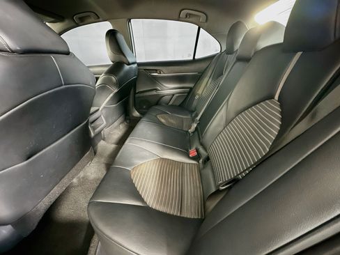 Used 2020 Toyota Camry SE FWD image 25