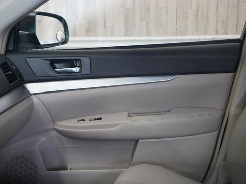 Used 2014 Subaru Outback 2.5i Premium w/ Moonroof Package AWD/4WD image 32