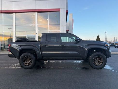 Used 2025 Toyota Tacoma TRD Sport w/ TRD Sport Premium Package image 8