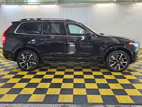 Used 2019 Volvo XC90 T6 Momentum w/ Protection Package image 2