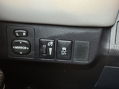 Used 2015 Toyota RAV4 XLE FWD image 31