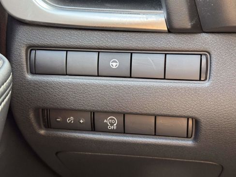 Used 2023 Nissan Rogue SV image 25