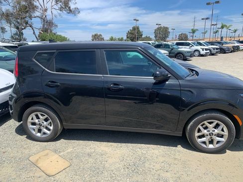 Used 2024 Kia Soul LX w/ Option Group 015 FWD image 5