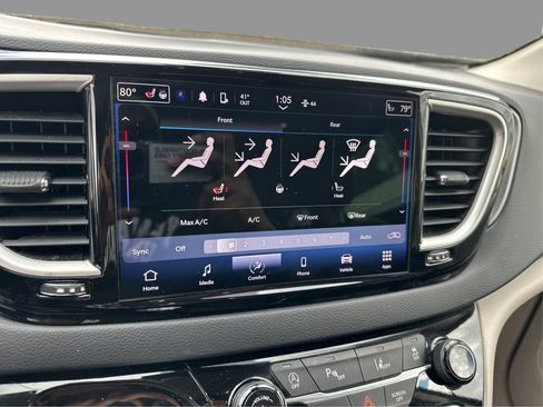 Used 2023 Chrysler Pacifica Touring-L FWD image 20