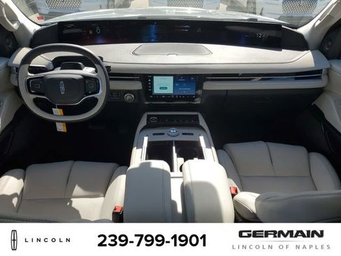 New 2025 Lincoln Navigator Reserve image 17