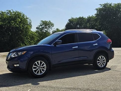 Used 2017 Nissan Rogue SV FWD image 1