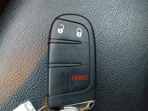 Used 2020 Jeep Compass Latitude FWD image 32