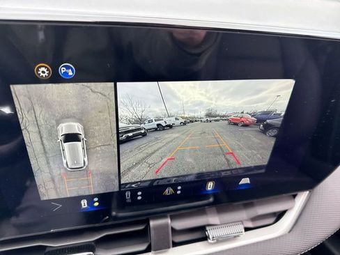 New 2026 Chevrolet Equinox LT w/ Convenience Package II AWD/4WD image 17