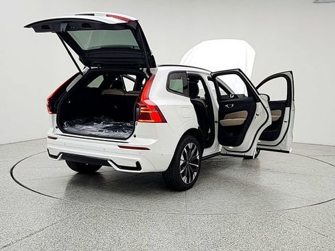 New 2026 Volvo XC60 B5 Plus w/ Protection Package Premier AWD/4WD image 11