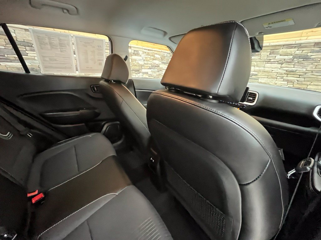 Used 2024 Hyundai Venue Limited FWD image 45