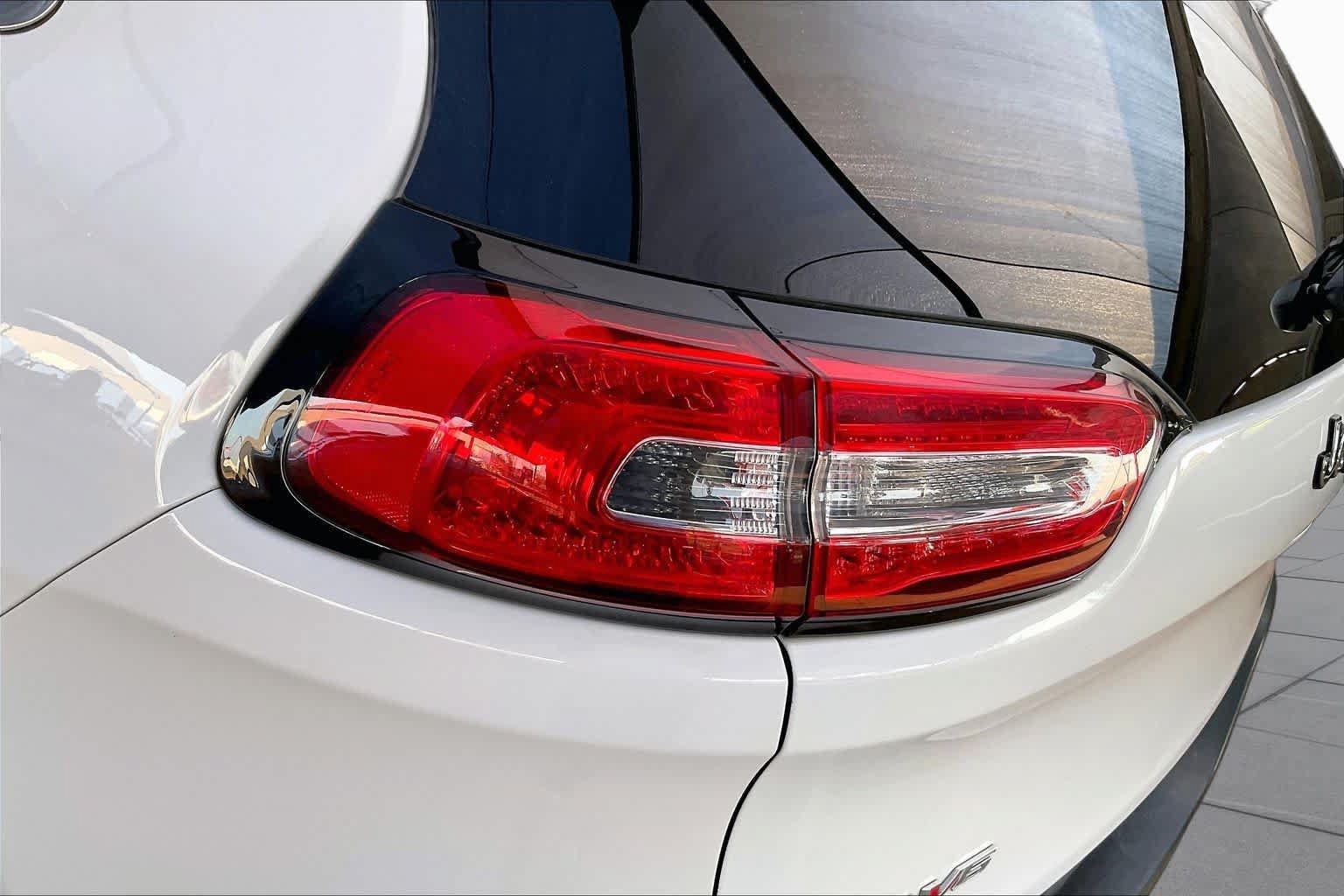 Used 2015 Jeep Cherokee Latitude FWD image 28