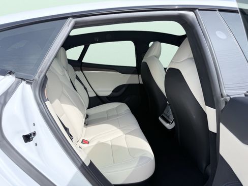 Used 2025 Tesla Model S image 39