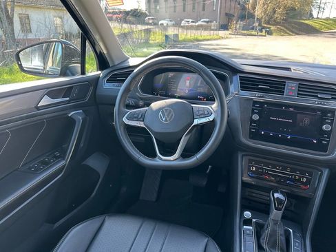Used 2023 Volkswagen Tiguan SE image 11