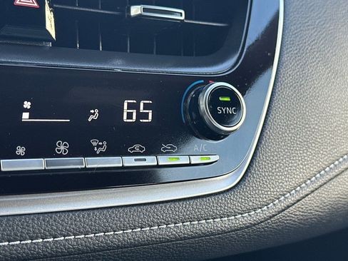 Certified 2019 Toyota Corolla XSE FWD image 31