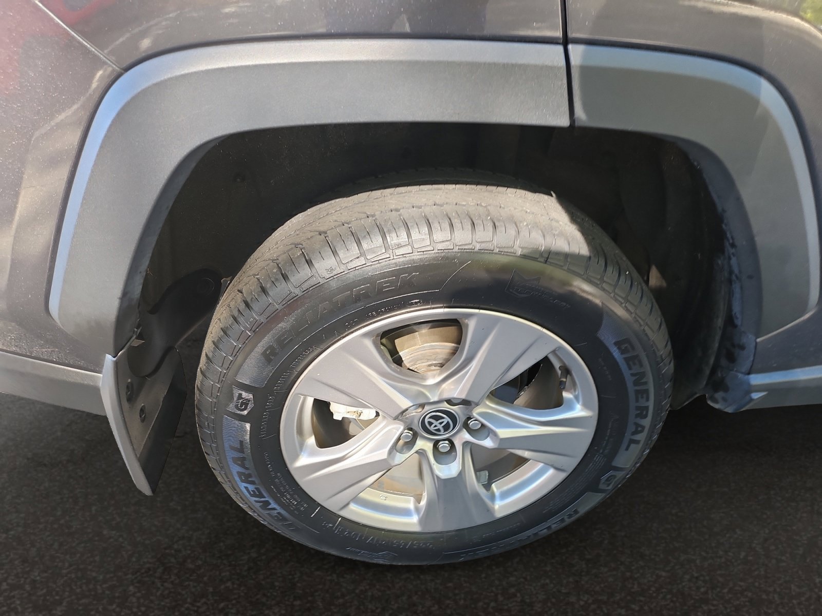 Used 2023 Toyota RAV4 XLE FWD image 43