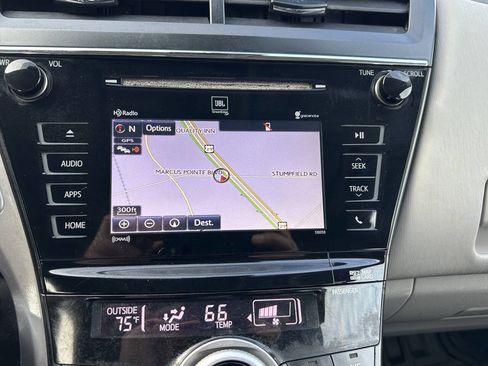 Used 2016 Toyota Prius V Five image 11