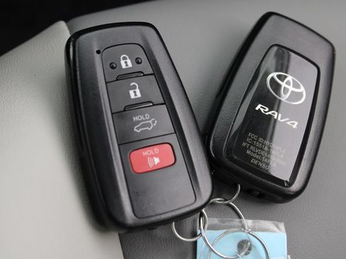Used 2025 Toyota RAV4 XLE Premium w/ Weather Package FWD image 33