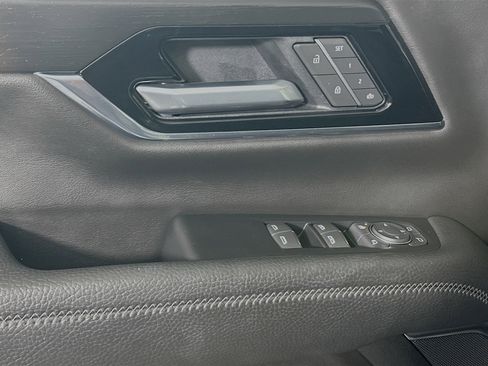 Used 2025 GMC Yukon Denali AWD/4WD image 14