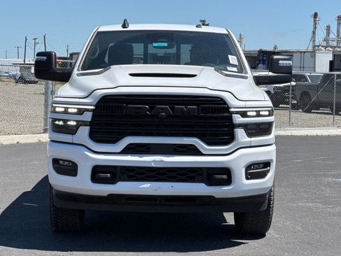 New 2026 RAM 2500 Laramie AWD/4WD image 8