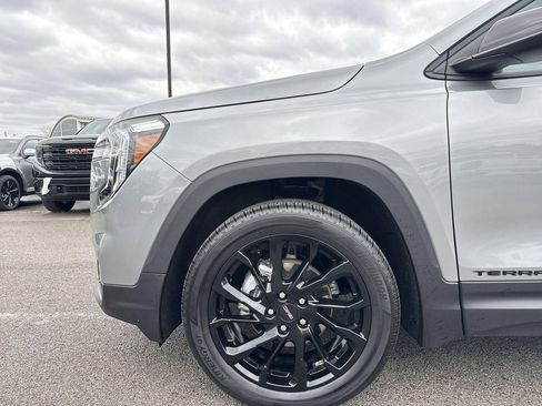 Used 2024 GMC Terrain SLE w/ Driver Convenience Package image 32