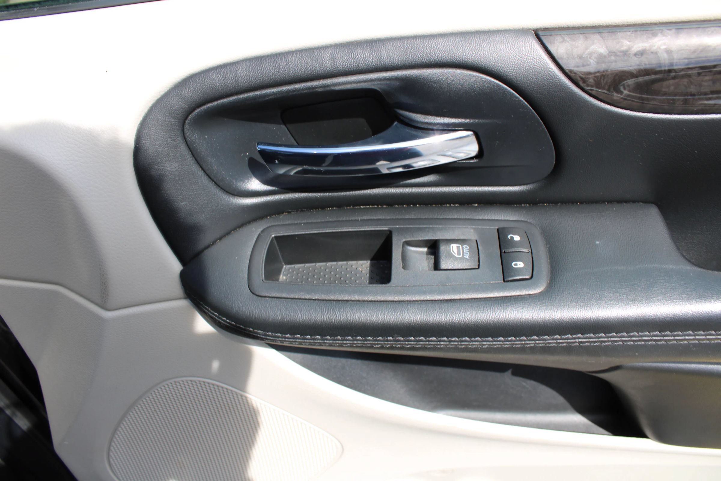 Used 2017 Dodge Grand Caravan SE w/ Power Window Group FWD image 20