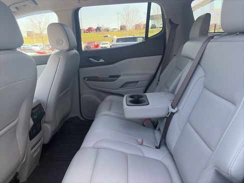 Used 2019 GMC Acadia SLT image 27