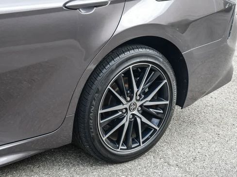 Used 2022 Toyota Camry SE FWD image 11