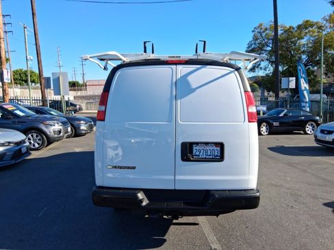 Used 2021 Chevrolet Express 2500 w/ Driver Convenience Package image 5