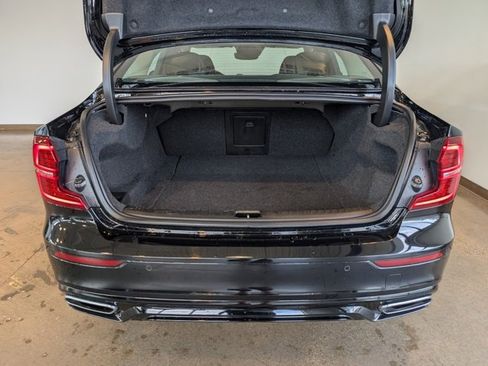 Used 2022 Volvo S60 B5 Inscription image 5