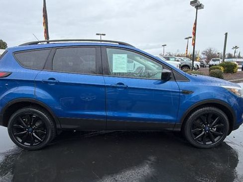 Used 2019 Ford Escape SE image 3