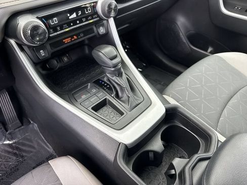 Used 2021 Toyota RAV4 XLE FWD image 21
