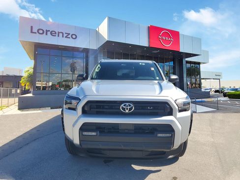 Used 2025 Toyota 4Runner SR5 image 2
