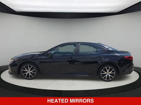 Used 2025 Toyota Camry SE FWD image 3