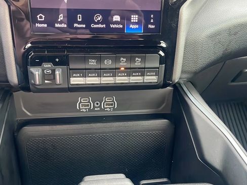 Used 2025 RAM 3500 Big Horn AWD/4WD image 22