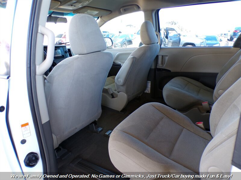 Used 2017 Toyota Sienna L FWD image 17