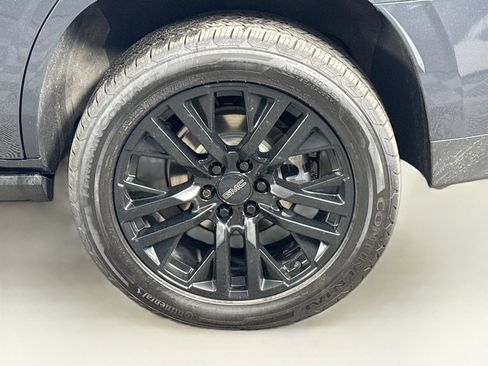 Used 2021 GMC Yukon Denali w/ Denali Premium Package AWD/4WD image 9