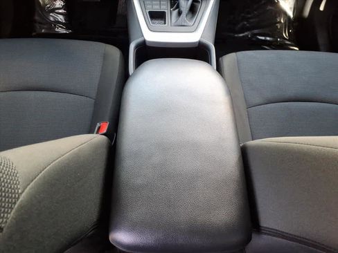 Used 2022 Toyota RAV4 LE image 31