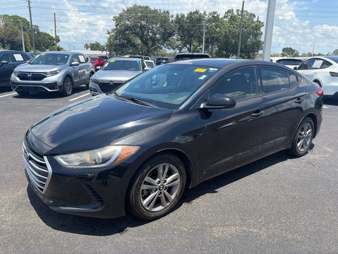 Used 2017 Hyundai Elantra SE FWD image 3