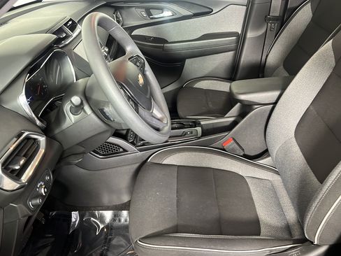 Used 2023 Chevrolet TrailBlazer LT AWD/4WD image 16
