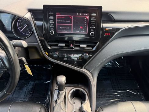 Used 2022 Toyota Camry SE FWD image 11