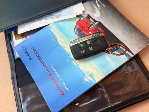 Used 2017 Jaguar F-PACE Premium image 18