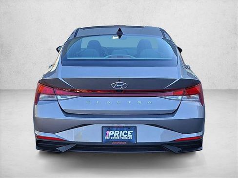 Used 2023 Hyundai Elantra SEL FWD image 7