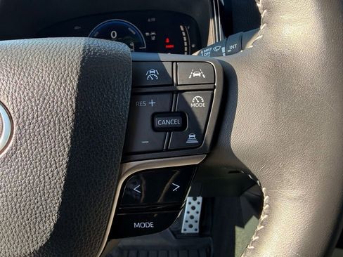 Used 2025 Toyota Camry SE w/ Convenience Package image 21