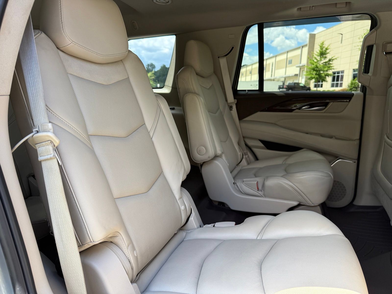 Used 2017 Cadillac Escalade Luxury RWD image 42